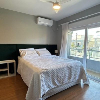 Casa Residencial com 135m², 3 quartos, 1 suíte, 2 garagens, no bairro Campeche em Florianópolis