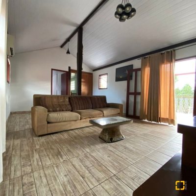 Casa Residencial com 200m², 3 quartos, 1 suíte, 4 garagens, no bairro Rio Tavares em Florianópolis