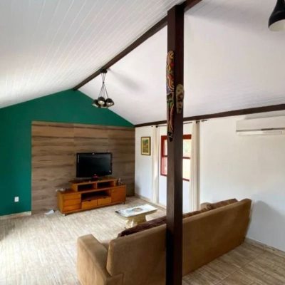 Casa Residencial com 200m², 3 quartos, 1 suíte, 4 garagens, no bairro Rio Tavares em Florianópolis