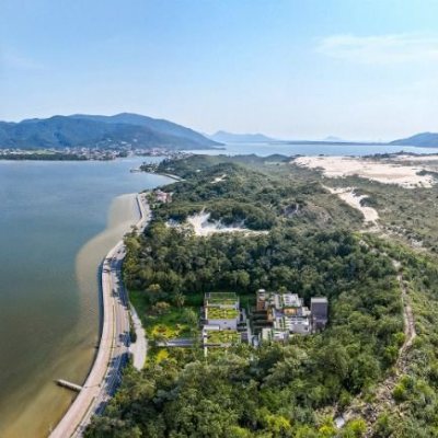 Casa em Condomínio com 316m², 3 quartos, 3 suítes, 4 garagens, no bairro Lagoa da Conceição em Florianópolis