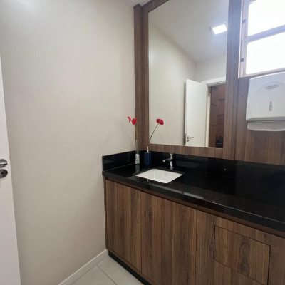 Sala com 57m², no bairro Centro em Florianópolis