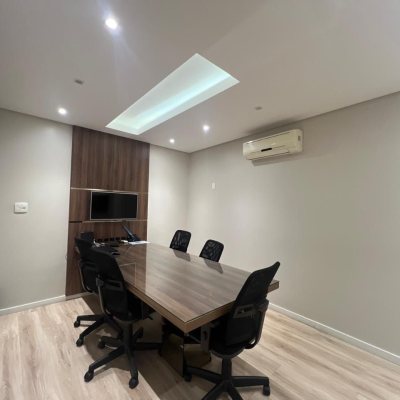 Sala com 57m², no bairro Centro em Florianópolis