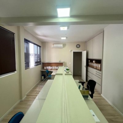 Sala com 57m², no bairro Centro em Florianópolis