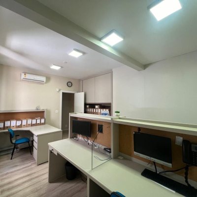 Sala com 57m², no bairro Centro em Florianópolis