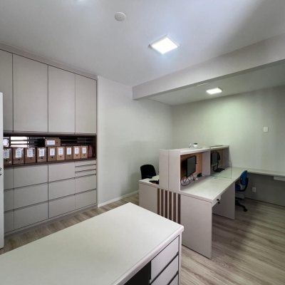Sala com 57m², no bairro Centro em Florianópolis