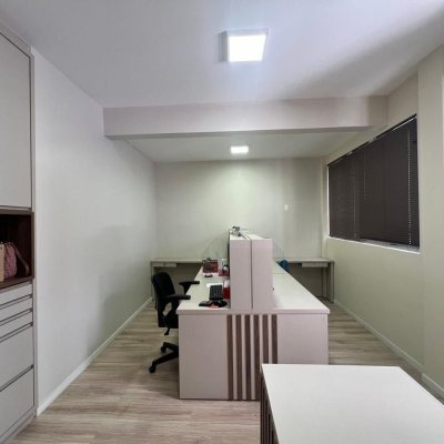 Sala com 57m², no bairro Centro em Florianópolis