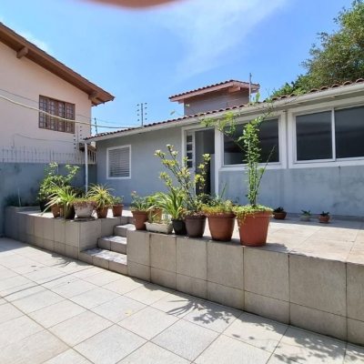Casa Residencial com 168m², 3 quartos, 1 suíte, 2 garagens, no bairro Capoeiras em Florianópolis
