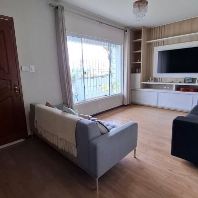 Casa Residencial com 168m², 3 quartos, 1 suíte, 2 garagens, no bairro Capoeiras em Florianópolis