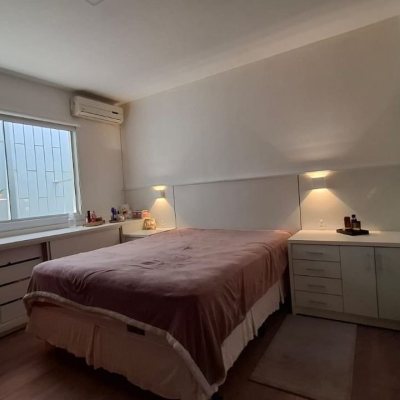 Casa Residencial com 168m², 3 quartos, 1 suíte, 2 garagens, no bairro Capoeiras em Florianópolis