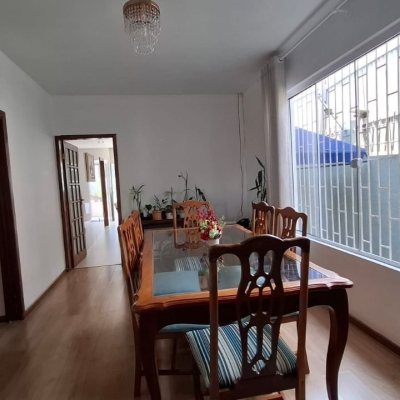 Casa Residencial com 168m², 3 quartos, 1 suíte, 2 garagens, no bairro Capoeiras em Florianópolis