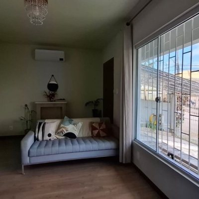 Casa Residencial com 168m², 3 quartos, 1 suíte, 2 garagens, no bairro Capoeiras em Florianópolis