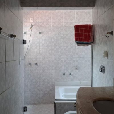 Casa Residencial com 168m², 3 quartos, 1 suíte, 2 garagens, no bairro Capoeiras em Florianópolis