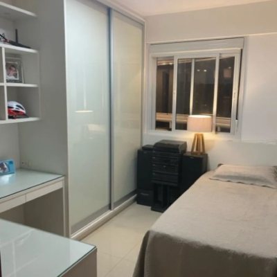 Apartamentos com 108m², 3 quartos, 1 suíte, 2 garagens, no bairro Estreito em Florianópolis