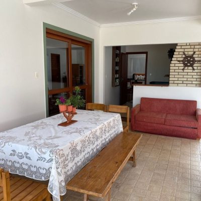 Casa Residencial com 370m², 3 quartos, 2 suítes, 3 garagens, no bairro Campeche em Florianópolis