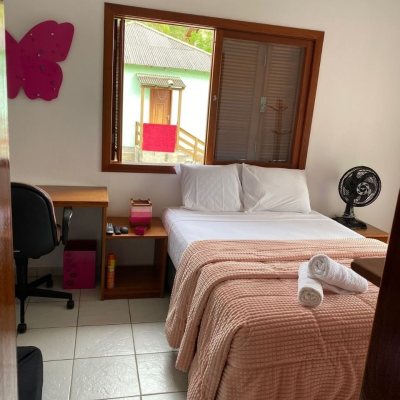 Casa Residencial com 370m², 3 quartos, 2 suítes, 3 garagens, no bairro Campeche em Florianópolis