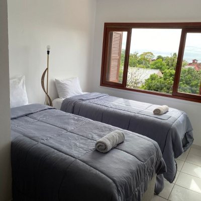 Casa Residencial com 370m², 3 quartos, 2 suítes, 3 garagens, no bairro Campeche em Florianópolis