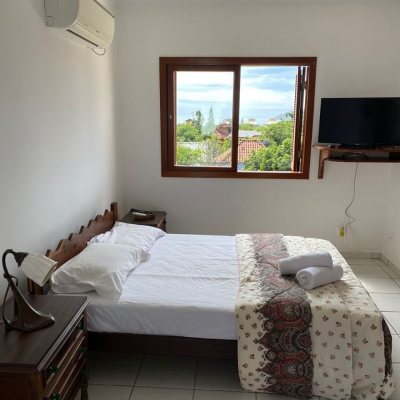 Casa Residencial com 370m², 3 quartos, 2 suítes, 3 garagens, no bairro Campeche em Florianópolis