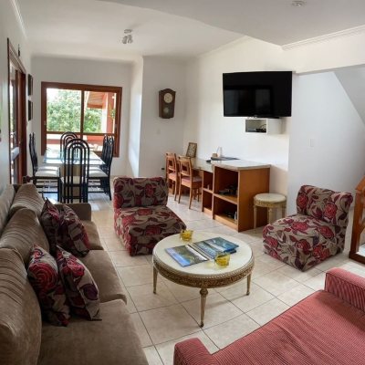 Casa Residencial com 370m², 3 quartos, 2 suítes, 3 garagens, no bairro Campeche em Florianópolis