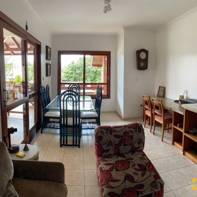 Casa Residencial com 370m², 3 quartos, 2 suítes, 3 garagens, no bairro Campeche em Florianópolis