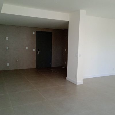 Apartamentos com 52m², 1 quarto, 1 garagem, no bairro Trindade em Florianópolis
