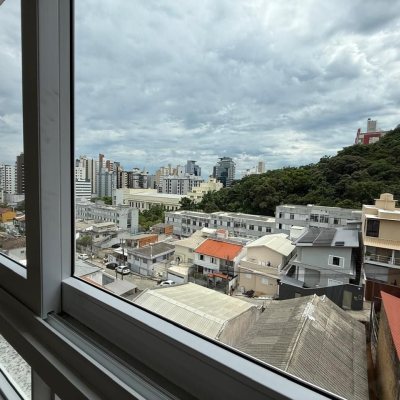 Studio Residencial com 40m², 1 quarto, 1 garagem, no bairro Centro em Florianópolis