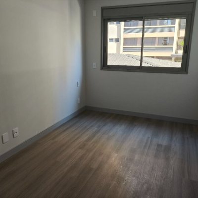 Apartamentos com 122m², 3 quartos, 3 suítes, 2 garagens, no bairro Centro em Florianópolis