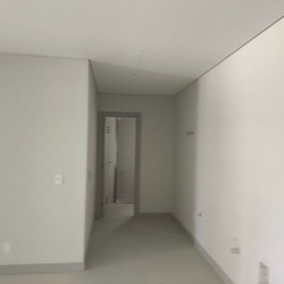 Apartamentos com 122m², 3 quartos, 3 suítes, 2 garagens, no bairro Centro em Florianópolis