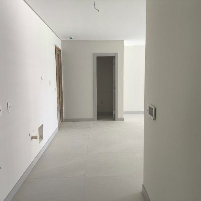 Apartamentos com 122m², 3 quartos, 3 suítes, 2 garagens, no bairro Centro em Florianópolis