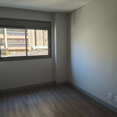 Apartamentos com 122m², 3 quartos, 3 suítes, 2 garagens, no bairro Centro em Florianópolis