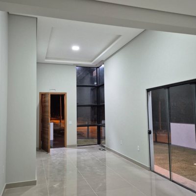 Casa Residencial com 113m², 3 quartos, 1 suíte, 2 garagens, no bairro Forquilhas em São José