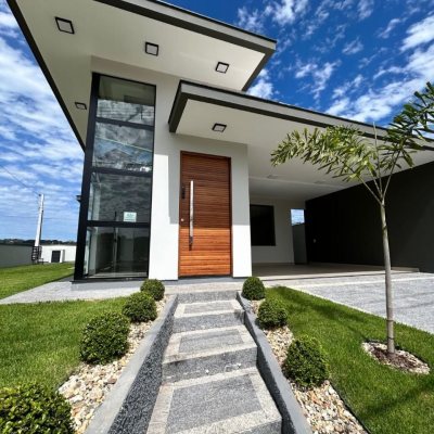 Casa Residencial com 113m², 3 quartos, 1 suíte, 2 garagens, no bairro Forquilhas em São José