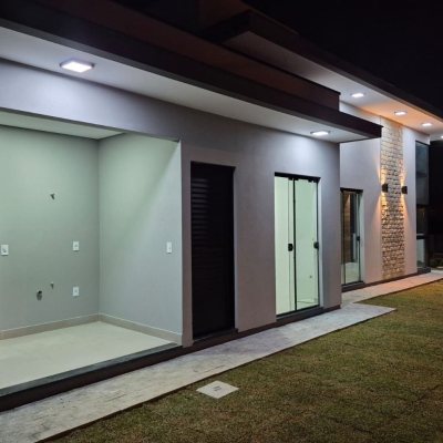 Casa Residencial com 113m², 3 quartos, 1 suíte, 2 garagens, no bairro Forquilhas em São José