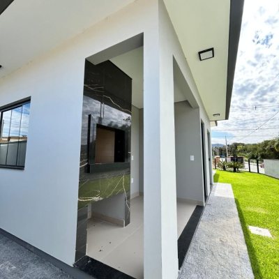 Casa Residencial com 113m², 3 quartos, 1 suíte, 2 garagens, no bairro Forquilhas em São José