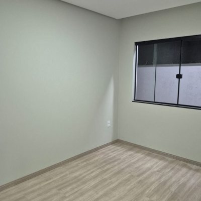 Casa Residencial com 113m², 3 quartos, 1 suíte, 2 garagens, no bairro Forquilhas em São José