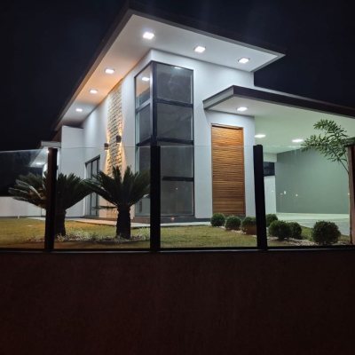 Casa Residencial com 113m², 3 quartos, 1 suíte, 2 garagens, no bairro Forquilhas em São José