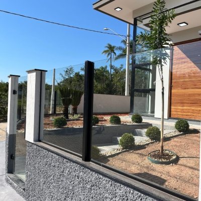 Casa Residencial com 113m², 3 quartos, 1 suíte, 2 garagens, no bairro Forquilhas em São José