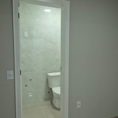 Casa Residencial com 113m², 3 quartos, 1 suíte, 2 garagens, no bairro Forquilhas em São José