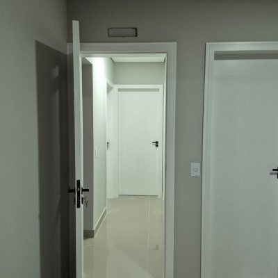 Casa Residencial com 113m², 3 quartos, 1 suíte, 2 garagens, no bairro Forquilhas em São José