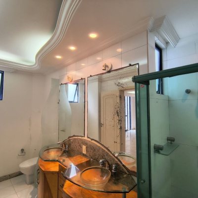 Cobertura com 459m², 4 quartos, 2 suítes, 3 garagens, no bairro Campinas em São José