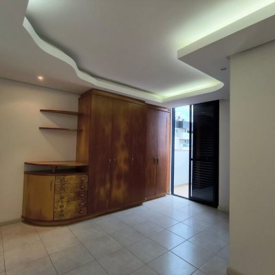 Cobertura com 459m², 4 quartos, 2 suítes, 3 garagens, no bairro Campinas em São José