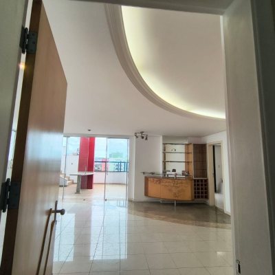 Cobertura com 459m², 4 quartos, 2 suítes, 3 garagens, no bairro Campinas em São José