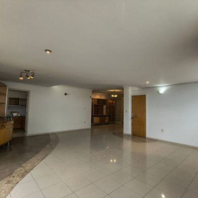 Cobertura com 459m², 4 quartos, 2 suítes, 3 garagens, no bairro Campinas em São José