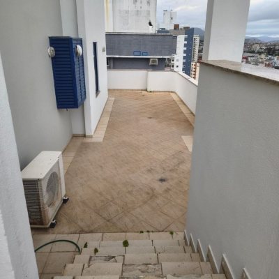 Cobertura com 459m², 4 quartos, 2 suítes, 3 garagens, no bairro Campinas em São José