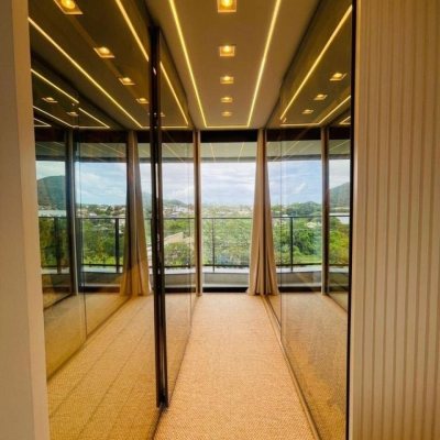 Casa em Condomínio com 413m², 3 quartos (sendo 3 suítes), 5 garagens, no bairro Lagoa da Conceição em Florianópolis