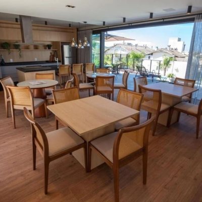 Casa em Condomínio com 413m², 3 quartos (sendo 3 suítes), 5 garagens, no bairro Lagoa da Conceição em Florianópolis