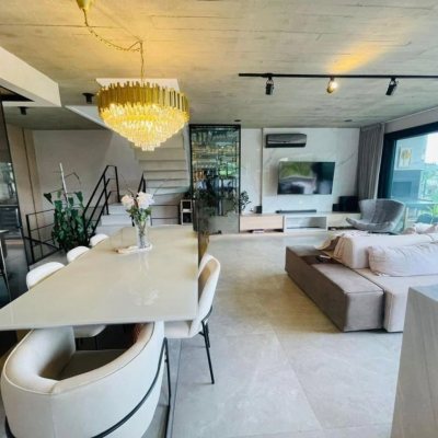 Casa em Condomínio com 413m², 3 quartos (sendo 3 suítes), 5 garagens, no bairro Lagoa da Conceição em Florianópolis