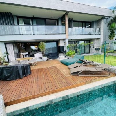 Casa em Condomínio com 413m², 3 quartos (sendo 3 suítes), 5 garagens, no bairro Lagoa da Conceição em Florianópolis