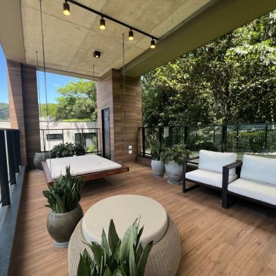 Casa em Condomínio com 413m², 3 quartos (sendo 3 suítes), 5 garagens, no bairro Lagoa da Conceição em Florianópolis