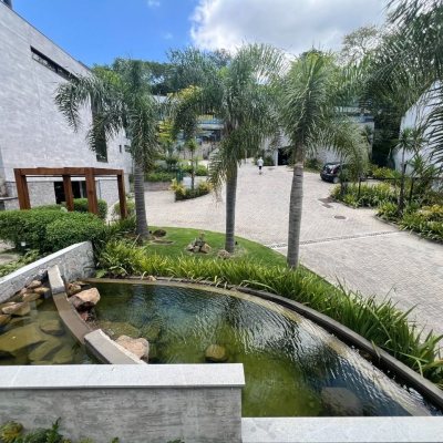 Casa em Condomínio com 413m², 3 quartos (sendo 3 suítes), 5 garagens, no bairro Lagoa da Conceição em Florianópolis