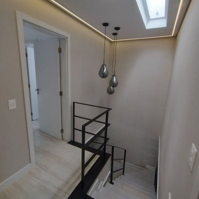 Casa em Condomínio com 413m², 3 quartos (sendo 3 suítes), 5 garagens, no bairro Lagoa da Conceição em Florianópolis